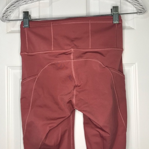 16 Lululemon Fast and Free Cool Cherry Tint Bike Shorts Size 4 - Picture 5 of 8
